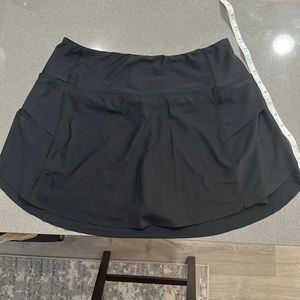 HALARA Black skirt with built in Shorts. NWT. Large